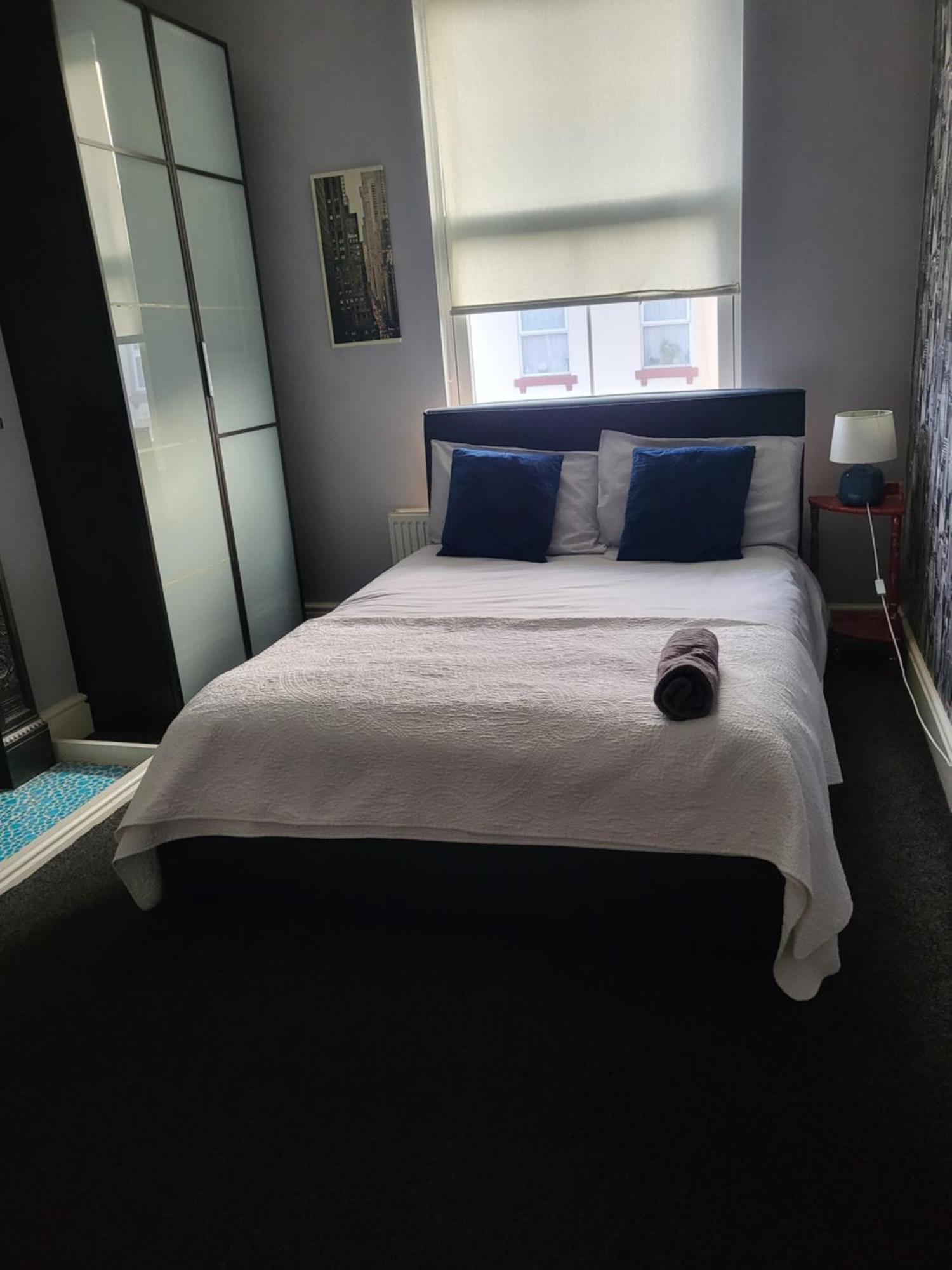 Haya Guest House Олдбери Экстерьер фото