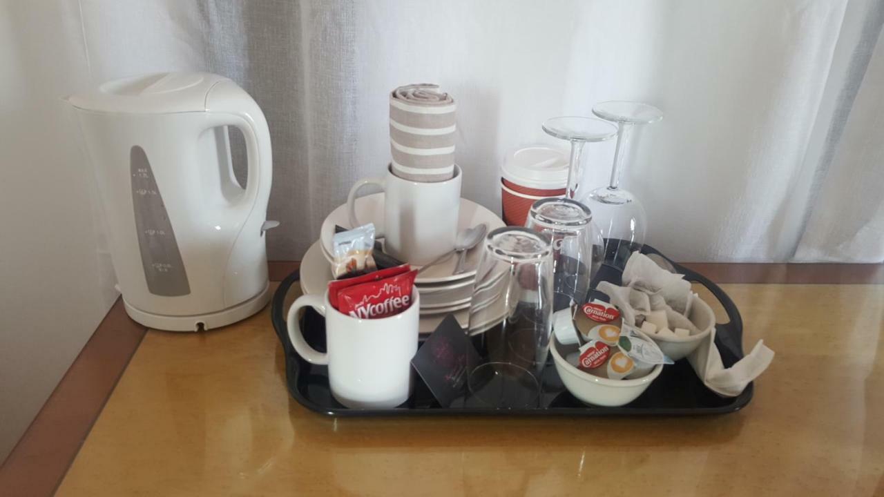 Haya Guest House Олдбери Экстерьер фото